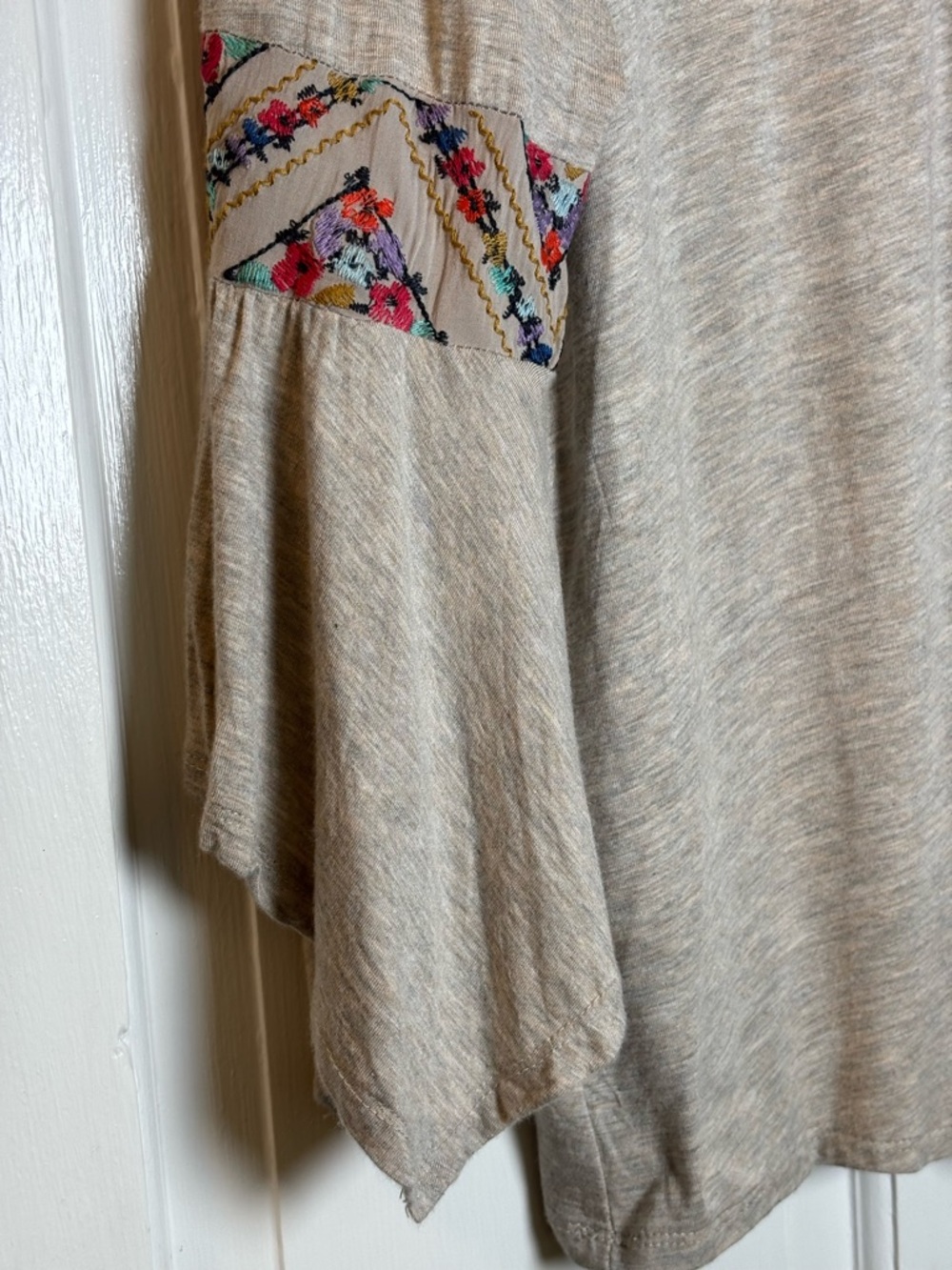 Democracy Beige w/Colorful Floral Embroidered 3/4 Sleeve Blouse Top Women’s L - Picture 4 of 11